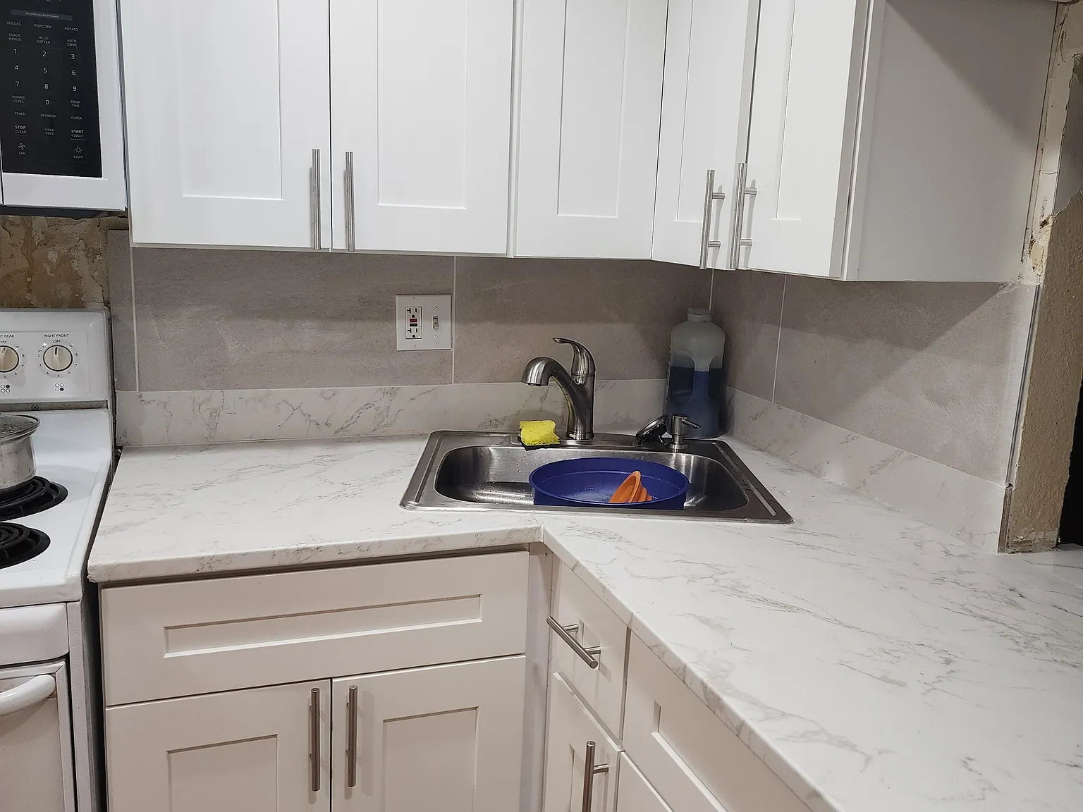 4 bed, 2.5 bath, 1704 sqft, $3,000 — Photo 3