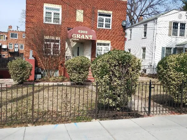4202 Grant St NE APT 202, Washington, DC 20019