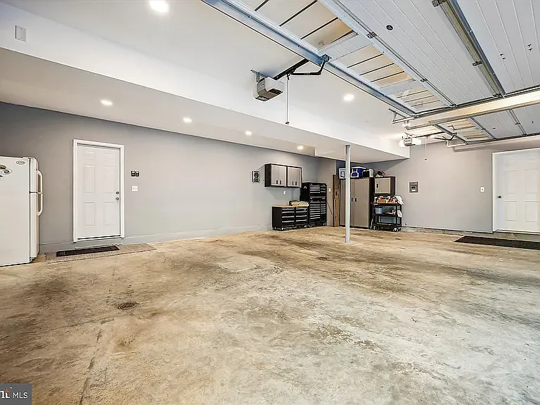 14708 Westbury Rd — Photo 22