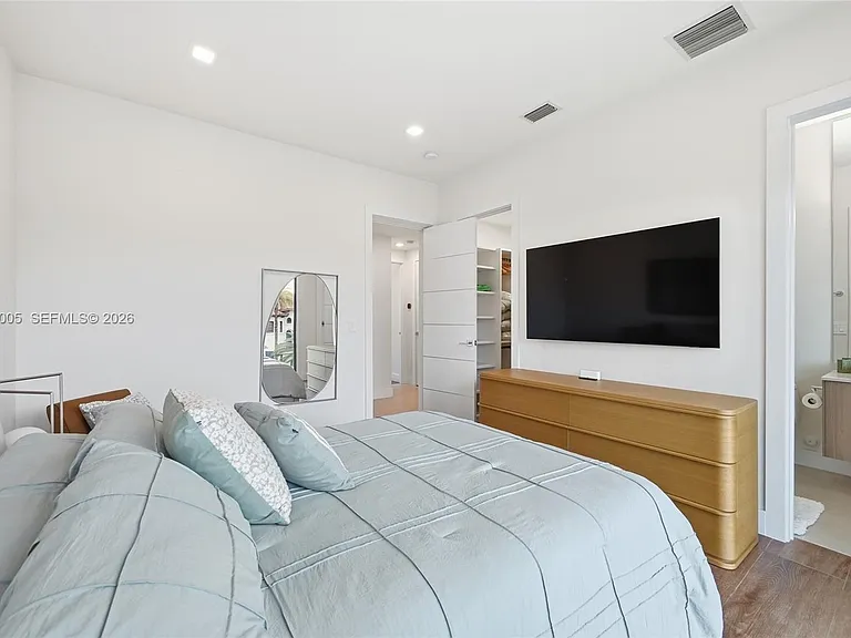 3300 NE 170th St — Photo 53