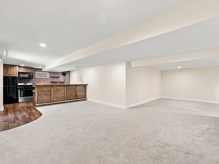 4874 Vermilion Dr — Photo 36