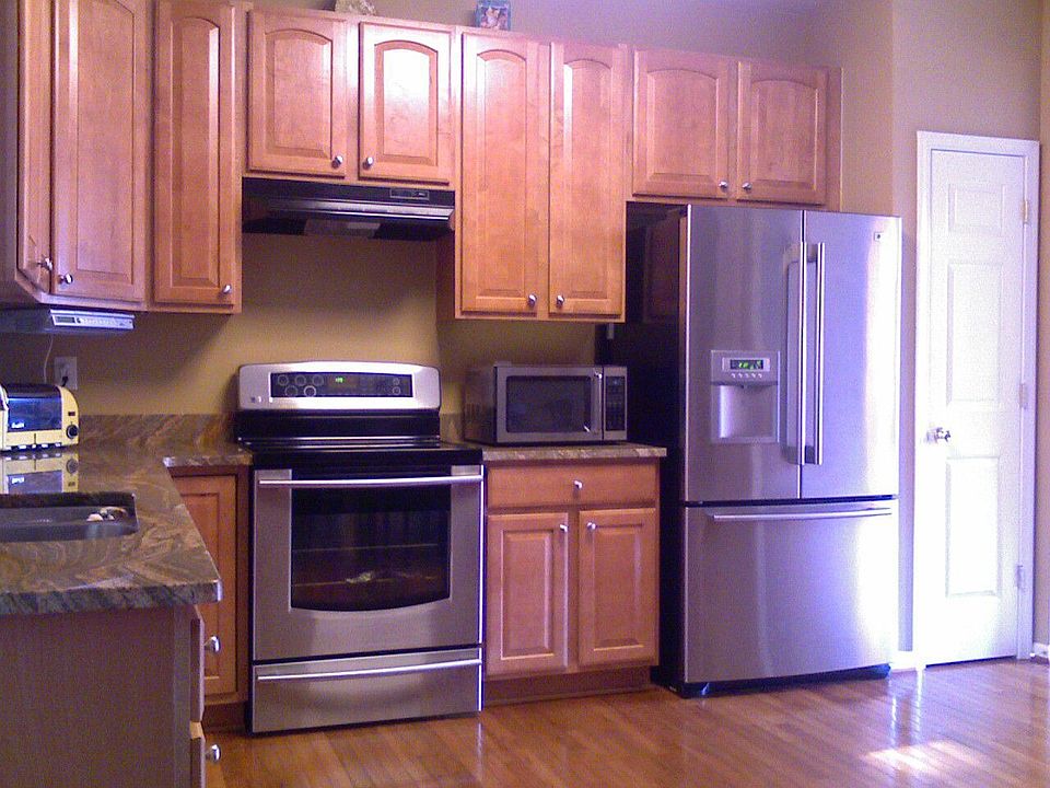 Granite...LG Appliance..3/4 in Bruce Hardwood