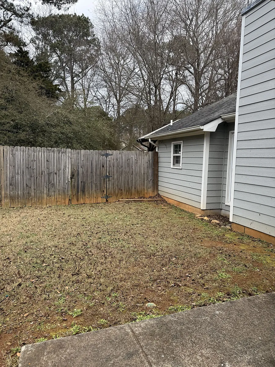 Building Photo - 275 Greenwood Ln