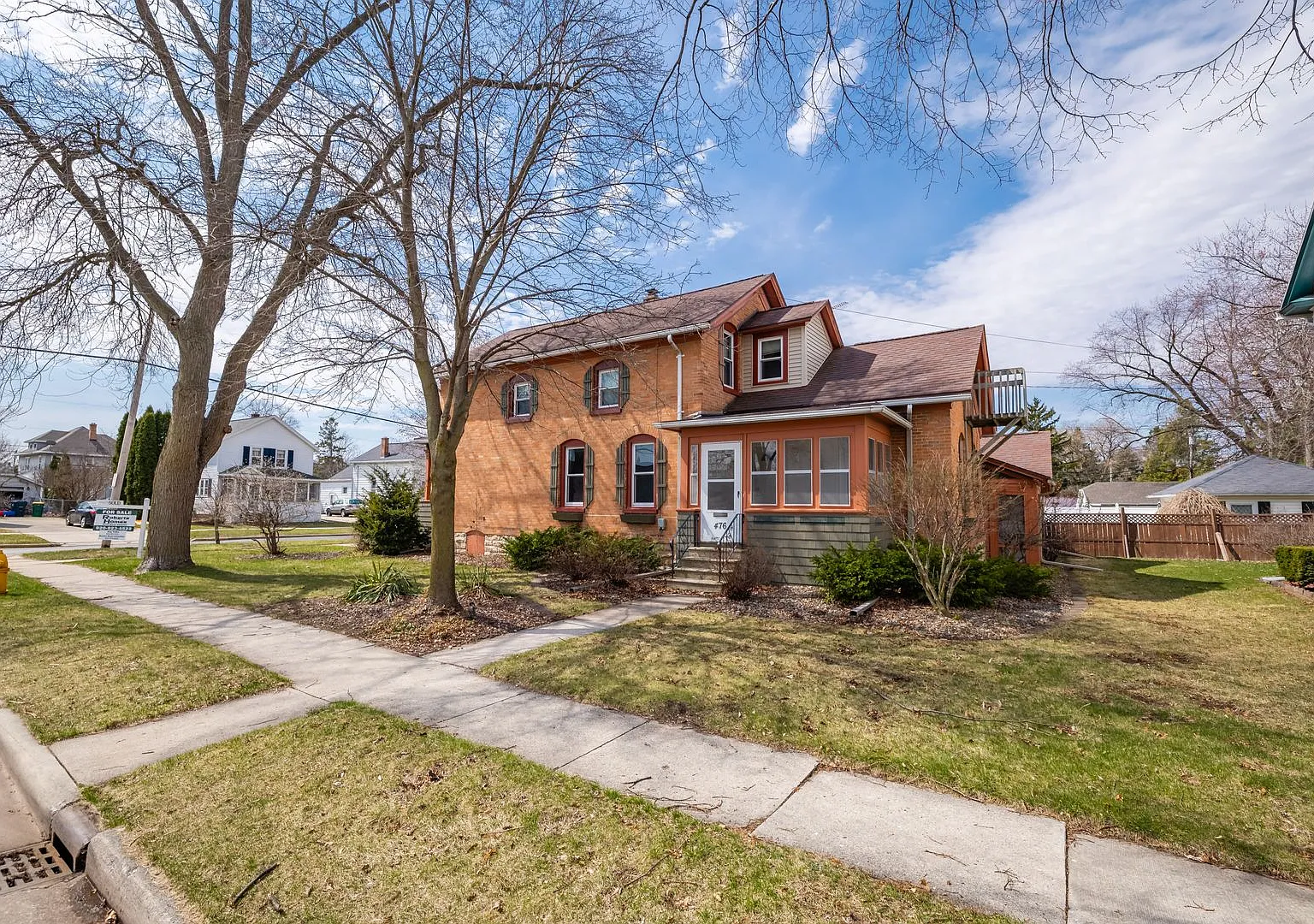 476 Linden St — Photo 4