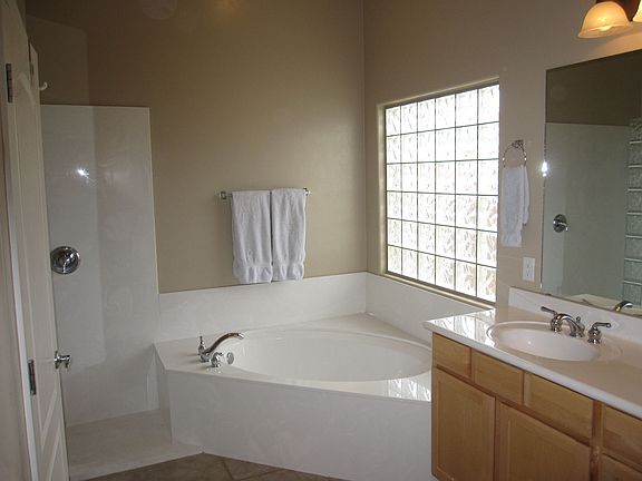 Master bath with Garden Tub