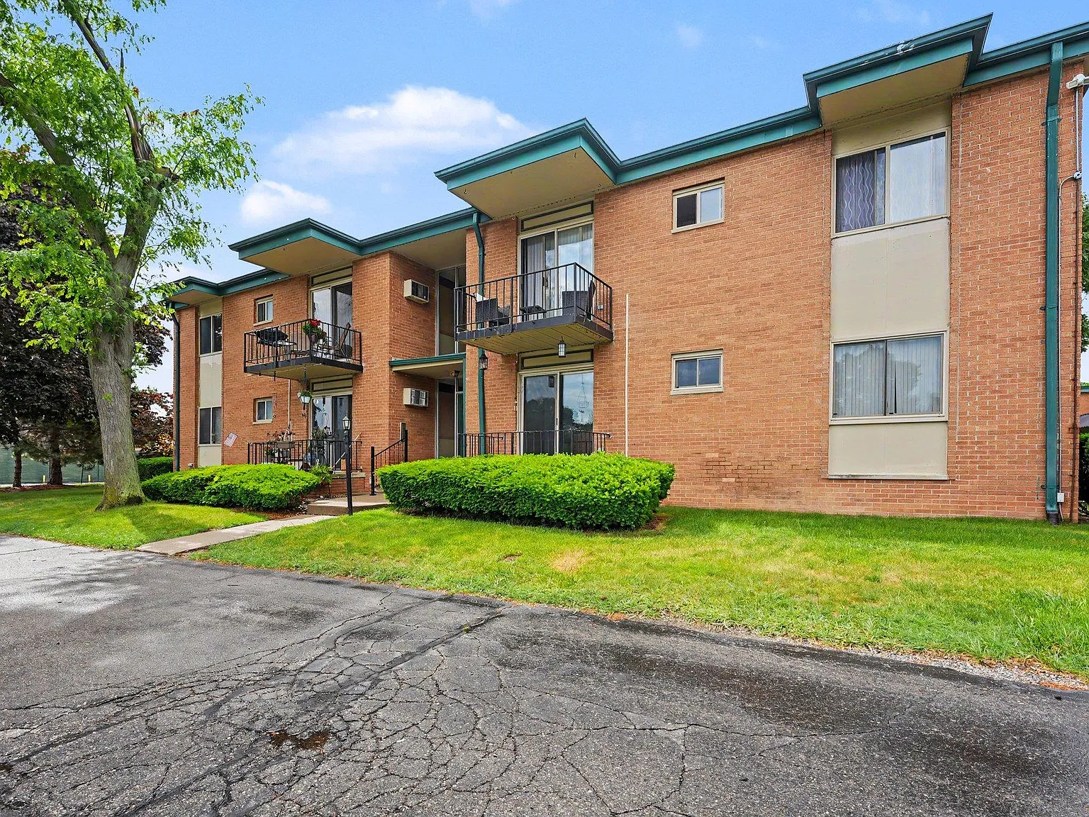2 bed, 1.0 bath, 868 sqft, $1,480 — Photo 1