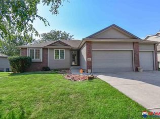 8021 Tropp Ridge Dr, Lincoln, NE 68512