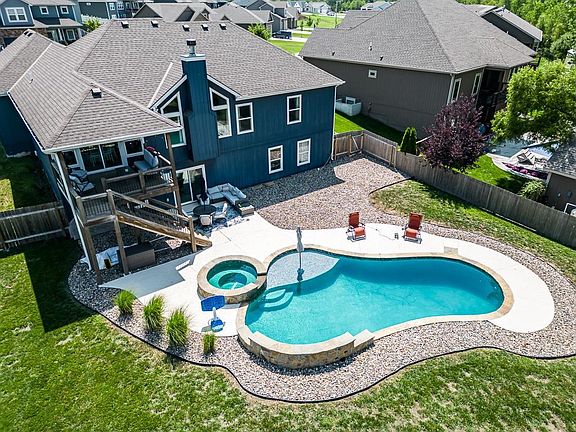 5th image of 652 Shady Bend Dr
