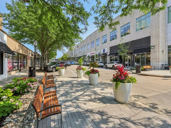 Ardmore Row Apartments