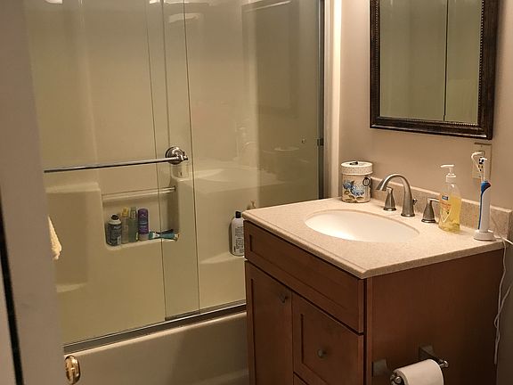 5th image of 232 Tamarack Dr