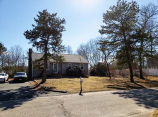 17 Rockville Ave, East Falmouth, MA 02536