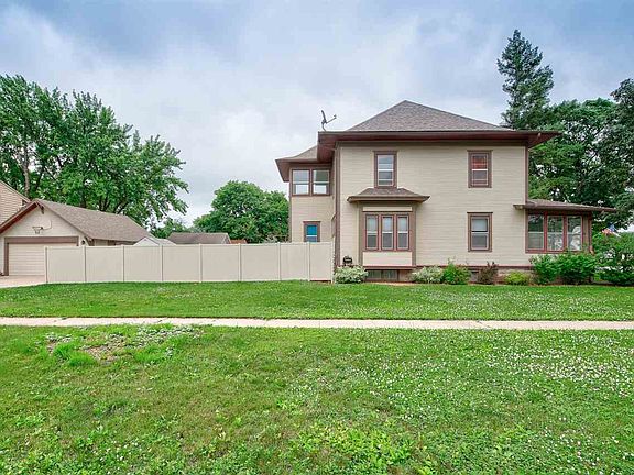 3rd image of 803 1st Ave N