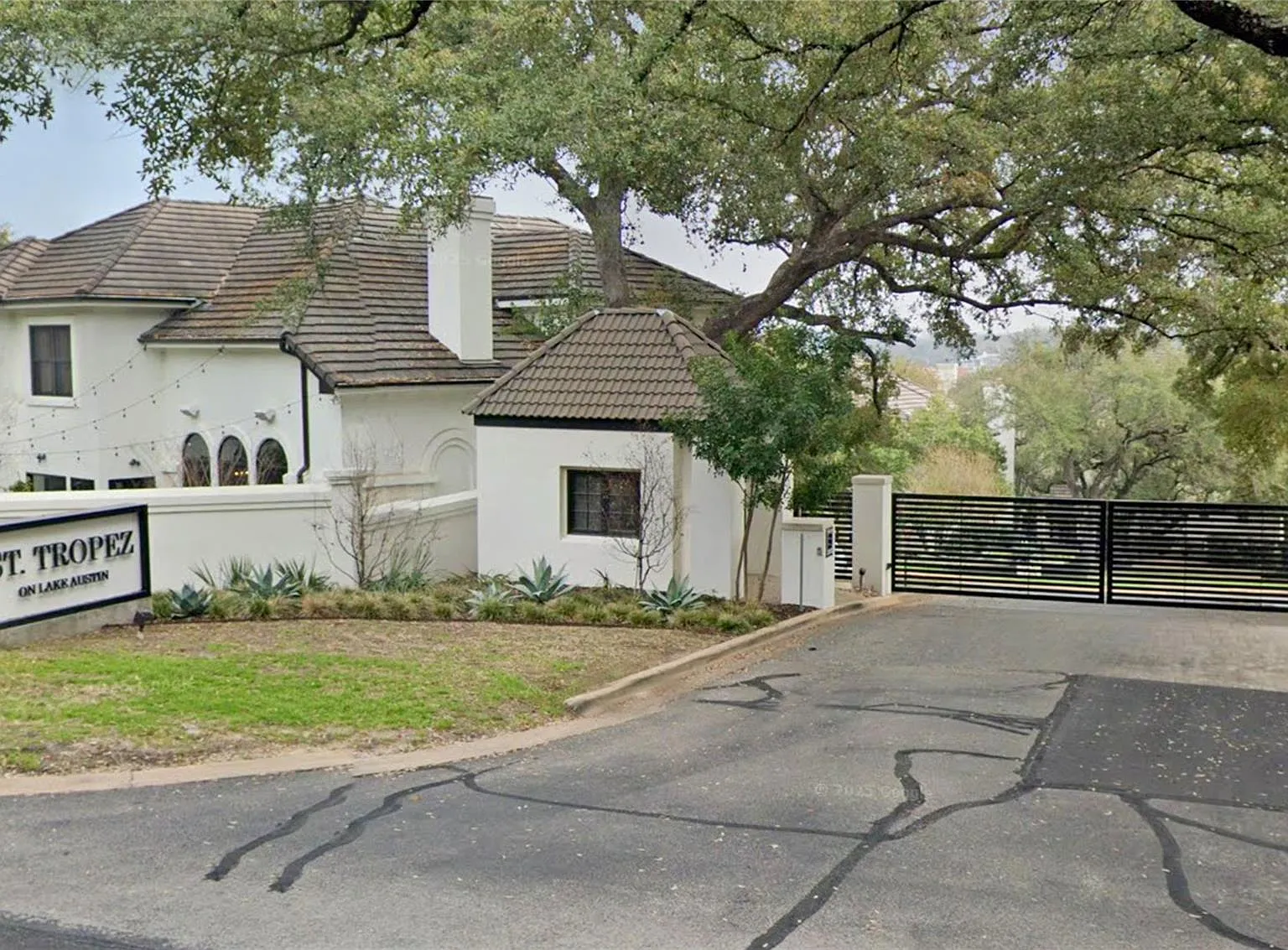 3 bed, 2.5 bath, 3043 sqft, $8,000 — Photo 2
