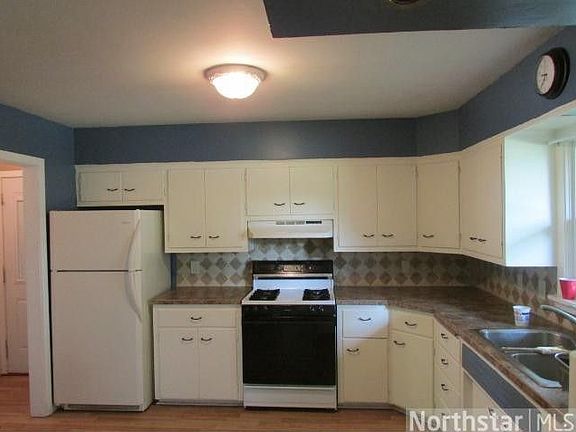 4th image of 234 Chestnut St S