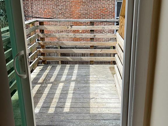 4th image of 815 N Jackson St APT 2