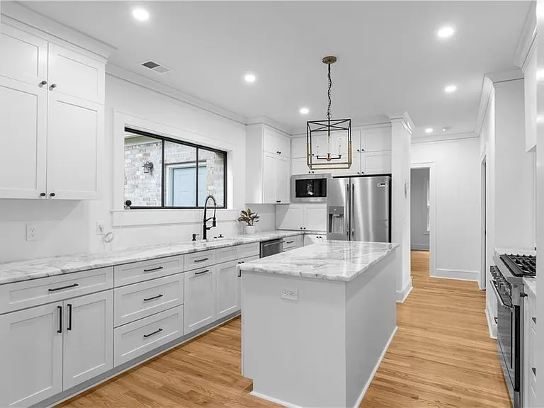 833 Martina Dr NE — Photo 8