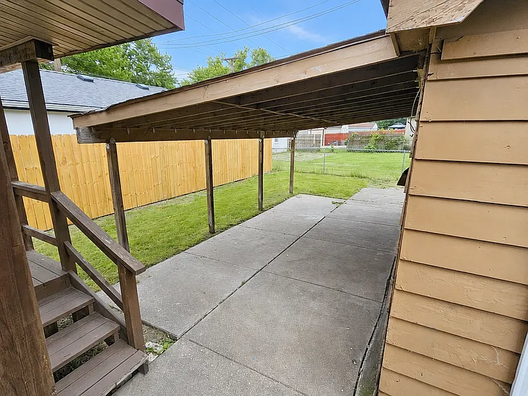 24641 Beverly St — Photo 17