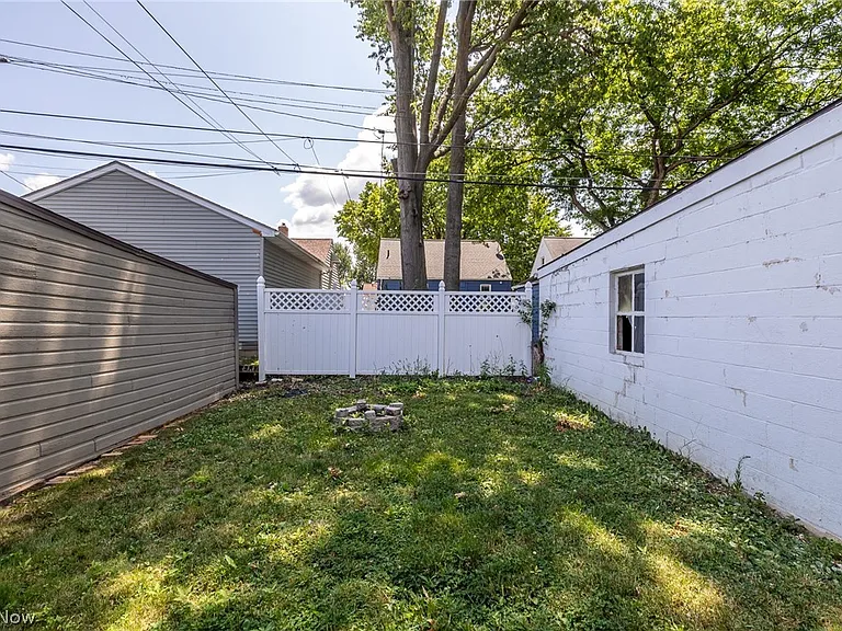 8221 Pelham Dr — Photo 5