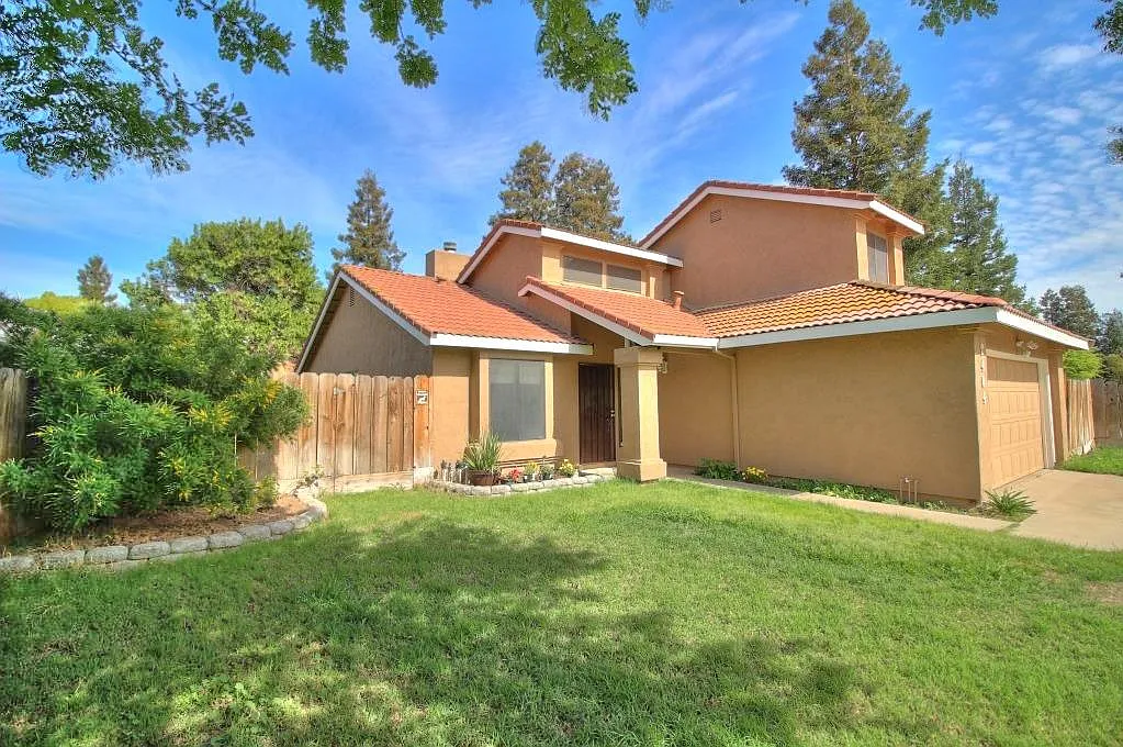 2404 Country Ranch Dr photo 1