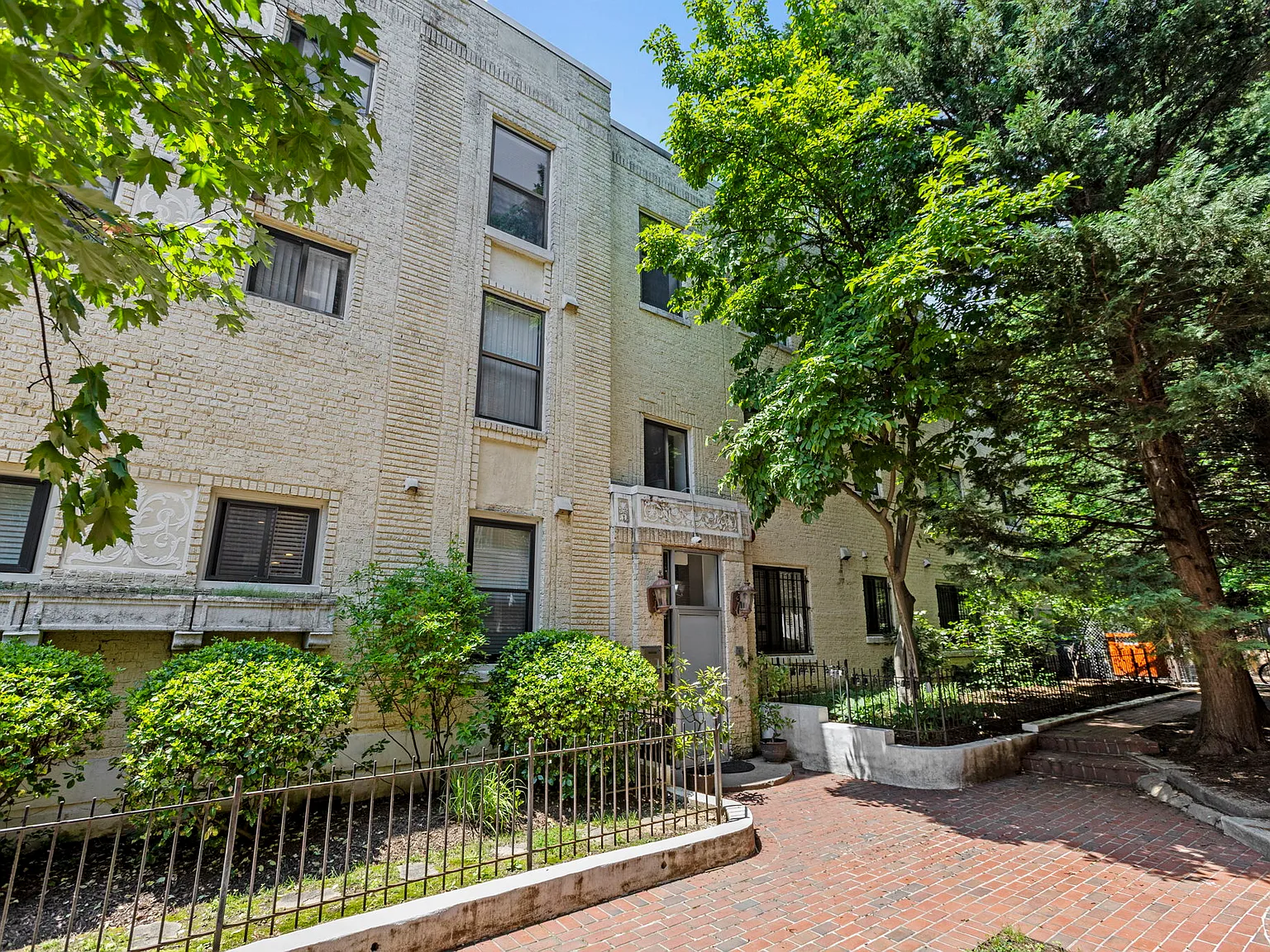 1437 Spring Rd NW — Photo 2