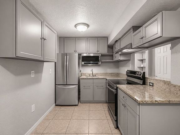 5th image of 910 Lake Destiny Rd Unit B