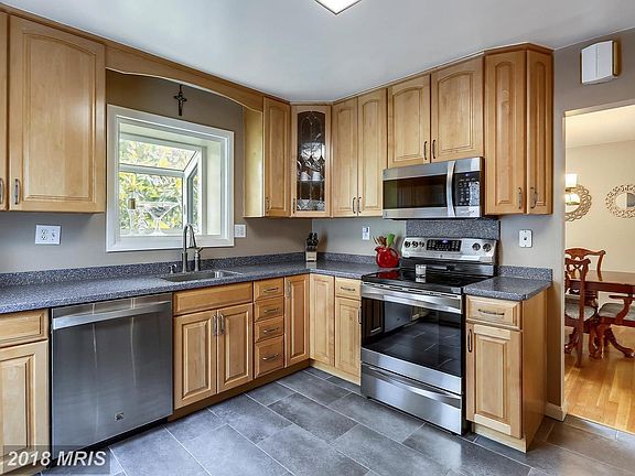 3rd image of 9719 Singleton Dr