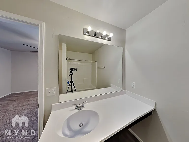 1921 Hannah Ln — Photo 14