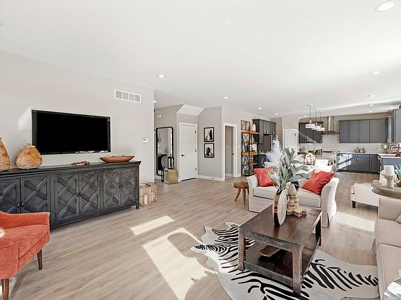 4th image of 10534 California St