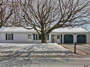 1675 Irishtown Rd, New Oxford, PA 17350