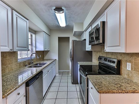 3rd image of 4121 N Holiday Dr