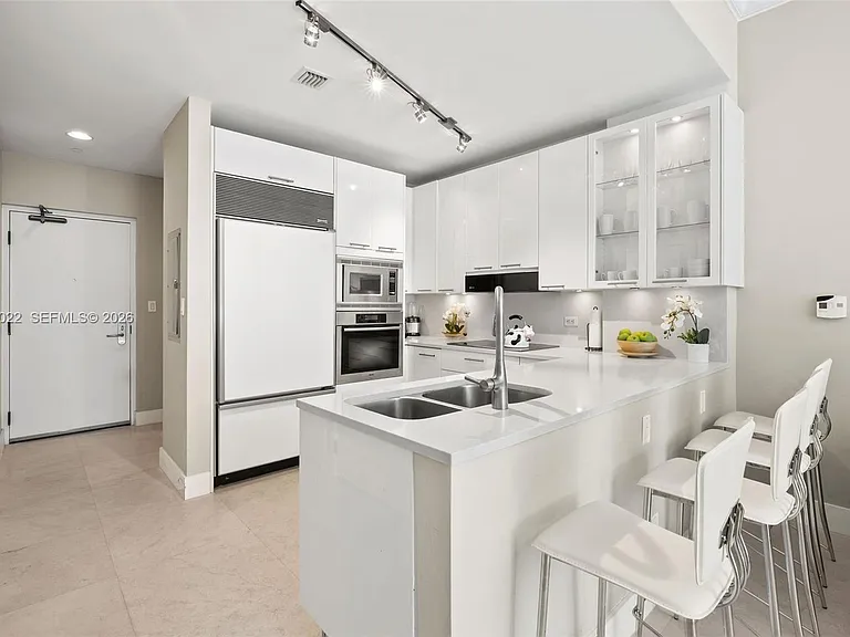 6799 Collins Ave #209 — Photo 8