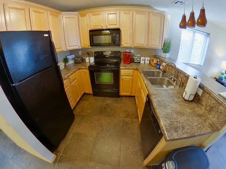 916 Bluemont Ave — Photo 13