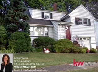 373 Edwards Ter, Ridgefield, NJ 07657