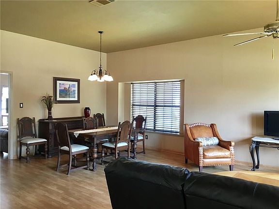 4th image of 4233 Arbor Creek Dr