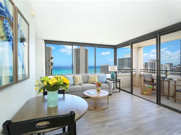 2410 Cleghorn St APT 2604, Honolulu, HI 96815