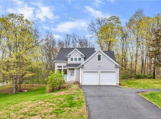 19 Courtney Ln, Portland, CT 06480