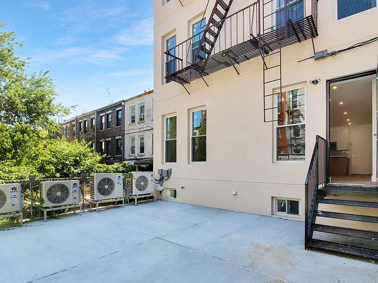 1387 Madison St #1R — Photo 14