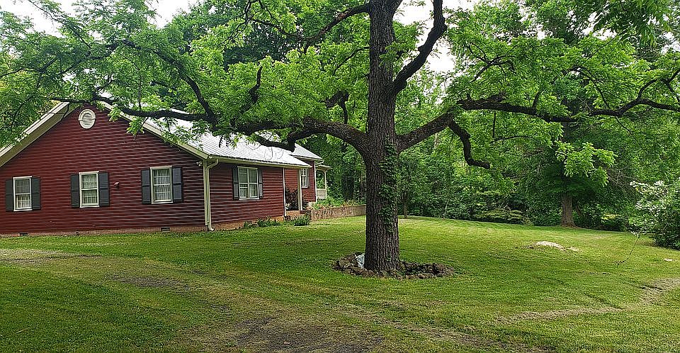 2nd image of 2898 Browntown Rd