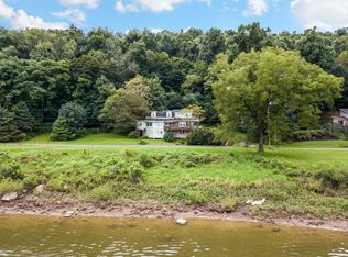 5874 River Dr, York, PA 17406