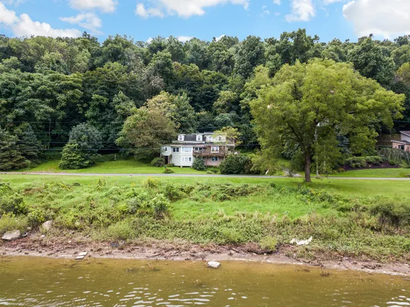 5874 River Dr, York, PA 17406