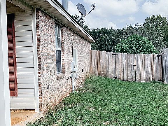 3rd image of 102 Cardinal Ct
