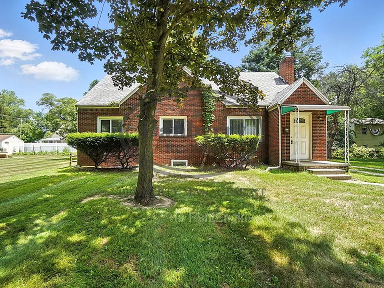 822 Searles Rd — Photo 2