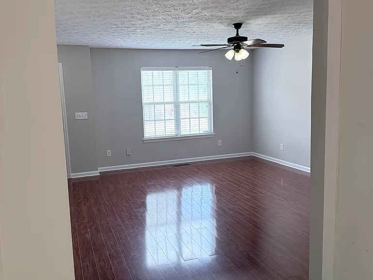 1086 Yellow River Dr — Photo 4