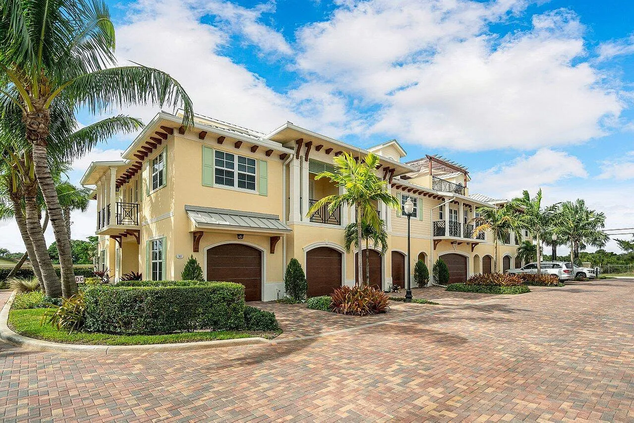 3 bed, 2.5 bath, 1733 sqft, $4,425 — Photo 4