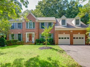 8114 Glenhurst Dr, Fairfax Station, VA