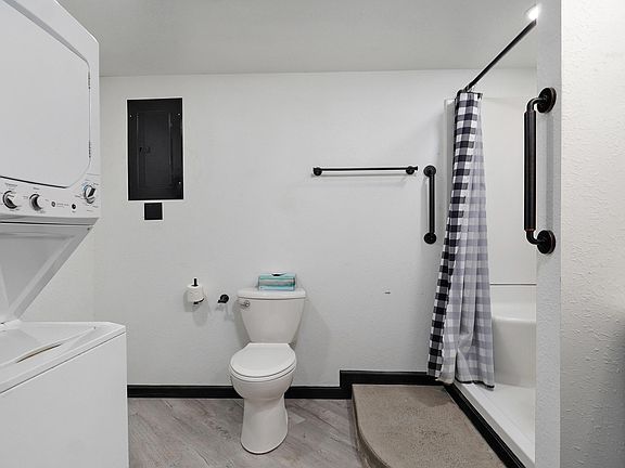 2nd image of 321 S Madison Ave
