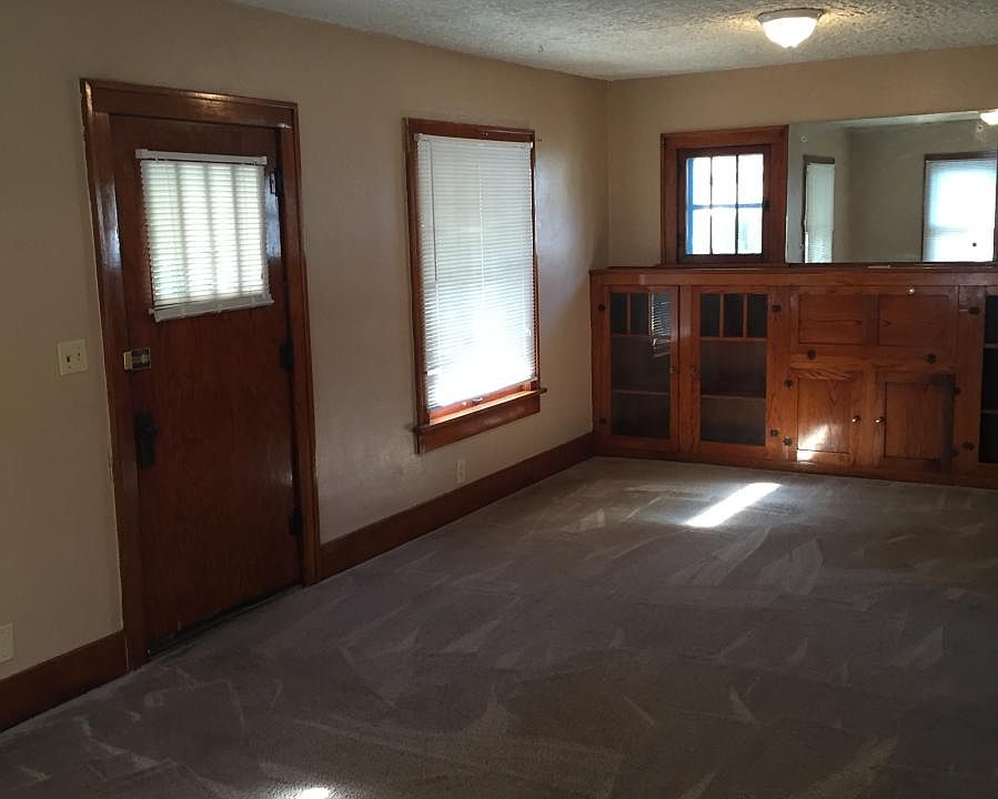 2nd image of 1512 S Palisade St