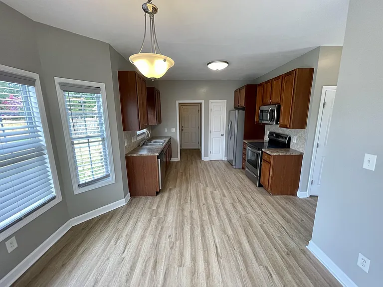 303 Elk Ct — Photo 4