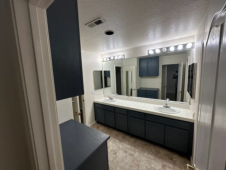 2160 Seville Dr — Photo 8