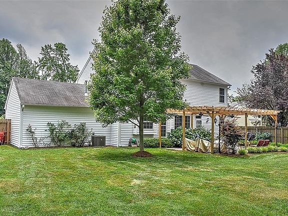 5th image of 1005 Hollow Ct